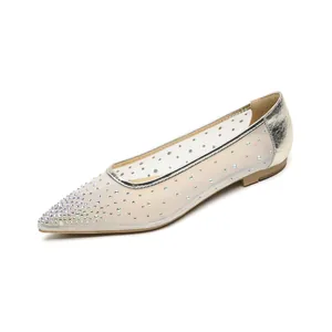 Eleganti ballerine a punta color champagne con strass arcobaleno e inserti in mesh