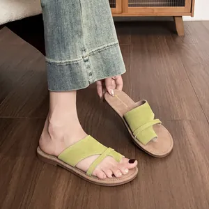 Women's green real leather toe-ring flat sandals for summer beach wear with soft suede finish