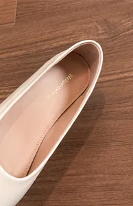 Détail de la doublure respirante en microfibre et semelle en latex pour le confort