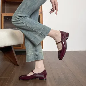Vintage wijnrode lakschoenen Mary Jane met vierkante neus en lage blokhakken