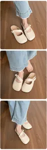 Tre viste di sabot beige con cinturini incrociati e decorazione a fiocco laterale