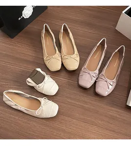 Faltbare Ballerinas mit Schleifendetail in Beige, Altrosa und Cremeweiß im Überblick