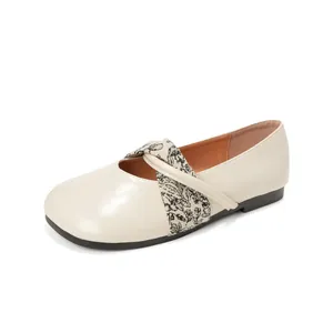 Eleganti ballerine Mary Jane bianco crema con cinturini incrociati a fiori