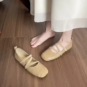 Ballerines Mary Jane kaki de style français avec bout carré et brides élastiques
