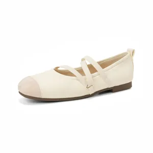 Ballerines Mary Jane plates beiges avec bout kaki et trois fines brides élastiques croisées