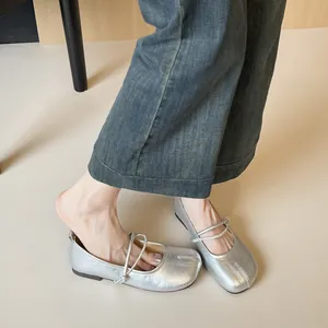 Silberne Tabi-Ballerinas mit Strass-Kreuzgurten für Damen im eleganten französischen Stil