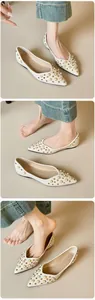 Détails de ballerines pointues crème avec perles et rivets dorés de style rétro français