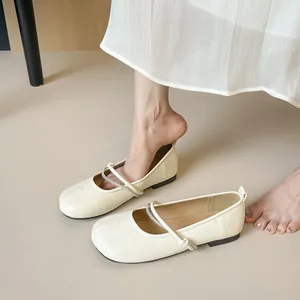 Elegante cremeweiße Tabi Mary Jane Ballerinas mit Straßriemen und geteilter Zehenpartie