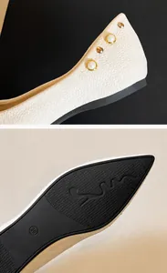 Détails de ballerines beiges avec perles, strass et semelle en caoutchouc antidérapante