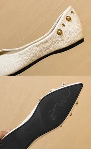 Detail weißer flacher Schuhe mit Perlen-Nieten und rutschfester Gummisohlenstruktur