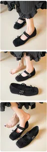Détails de chaussures Mary Jane en daim noir avec double bride et bout carré rétro