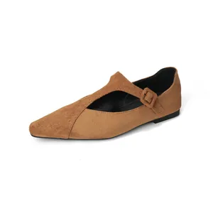 Scarpe basse retrò in camoscio marrone con cinturino a T e fibbia quadrata elegante
