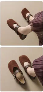 Détails des chaussures Mary Jane léopard avec texture en daim et boucle métallique