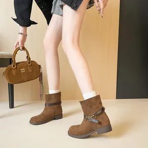 Damen-Stiefeletten aus braunem Wildleder mit Plateausohle und Metallschnallen