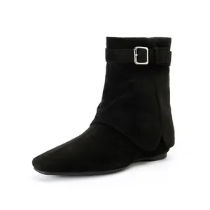 Stivaletti da donna in camoscio nero con fibbia a cintura e punta sottile elegante