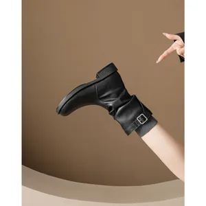 Bottes mi-mollet noires style britannique avec brides à boucle et revers tricotés