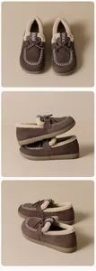 Vue détaillée du mocassin en daim marron avec doublure en laine d'agneau et petit nœud