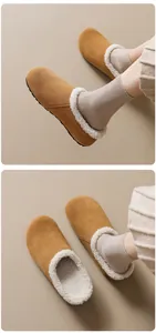 Dettaglio di sabot in camoscio marrone con fodera in pile bianco e suola platform nera