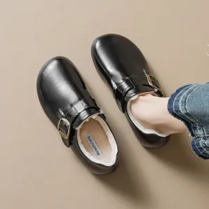 Sabots style Birkenstock noirs d'hiver avec doublure polaire et boucle métallique