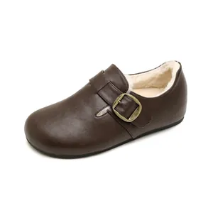 Mocassins rétro marron foncé doublés de polaire avec boucle métallique pour femmes