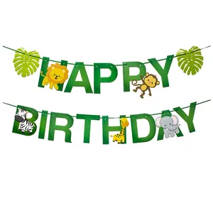 Détail de la banderole d'anniversaire jungle avec lions et singes sur des cartes vertes