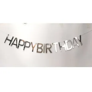 Silberne Happy Birthday Girlande mit Spiegeleffekt für festliche Geburtstagsdeko