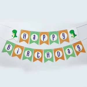 Dinosaurus Happy Birthday slinger met groene cartoonmotieven en papieren vlaggen