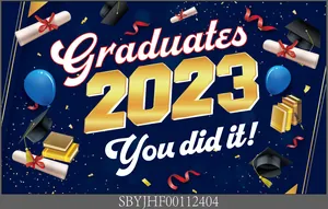 Detail van 2024 afstudeerbanner met gouden 2023 belettering en feestelijke decoraties