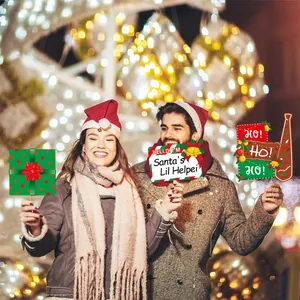 Weihnachts-Fotorequisiten mit Schildern für festlichen Spaß auf der Feiertagsparty