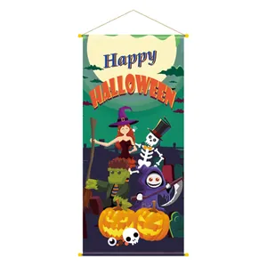 Détail de la bannière Happy Halloween avec motifs de citrouille et sorcière et tige de suspension