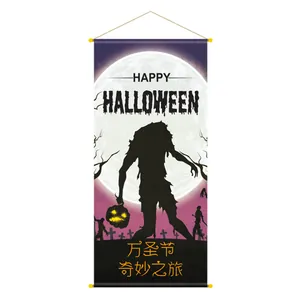 Détail de la tenture d'Halloween avec lune violette et silhouette de monstre sans tête