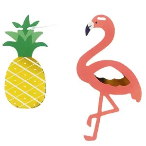 Set di striscioni tropicali Hawaii con ritagli di ananas giallo e fenicottero rosa