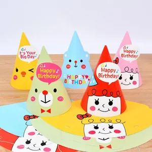 Cappelli colorati di carta per feste con orsetti e testo Happy Birthday per bambini