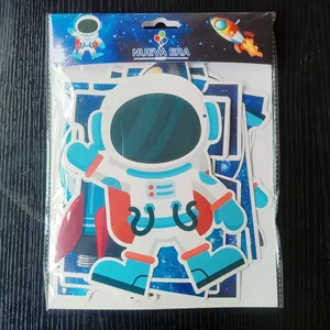 Spaanse Feliz Cumpleanos astronaut ruimte thema verjaardagsslinger in verpakking