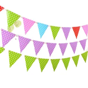Ghirlanda di bandierine colorate a pois per decorazioni di compleanno per bambini