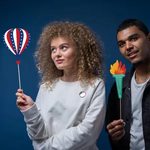 Détail d'accessoires photo USA avec montgolfière et torche sur bâtonnets pour les fêtes