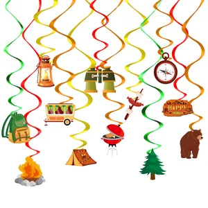 Decoraciones de fiesta de camping con carteles Happy Camper e iconos de carpas