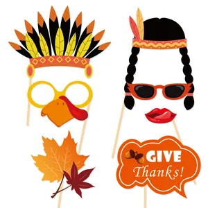 Accessoires photo de Thanksgiving avec masque de dinde, feuille d'érable et panneau