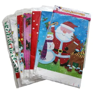 Meerdere kersttafelkleden van PE-plastic met prints van de kerstman en sneeuwpop voor feest