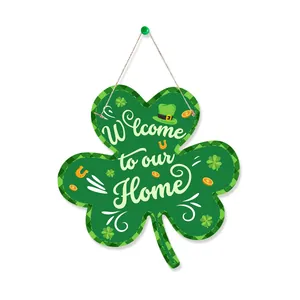Détail de la plaque de porte trèfle Saint-Patrick avec texte Welcome to our Home