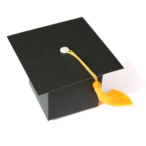 Boîte cadeau en forme de chapeau de diplômé noir avec gland jaune pour bonbons