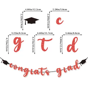 Dimensiones detalladas de la guirnalda roja brillante Congrats Grad con motivos de graduación