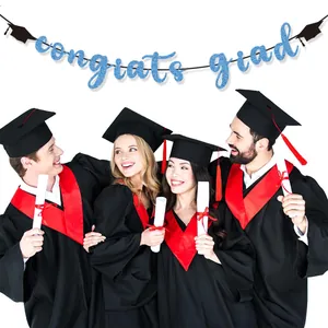 Pancarta azul brillante de Congrats Grad con birretes para decoración de graduación