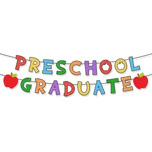 Bannière Preschool Graduate pailletée multicolore avec pommes pour décoration de fête