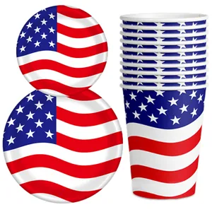 Vajilla de fiesta del Día de la Independencia de EE. UU. con patrón de bandera americana