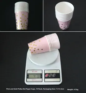Détail de gobelets en papier à pois roses et dorés avec dimensions et poids