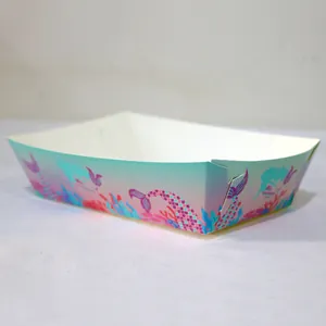 Détail du plateau à collations thème sirène avec illustrations de queue de poisson colorées