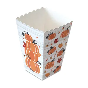 Scatola per popcorn del Ringraziamento con zucca e bordi ondulati con foglie d'acero