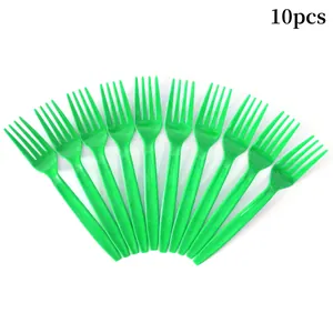 Lot de 10 fourchettes en plastique vert vif disposées pour les fournitures de fête