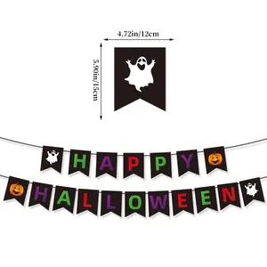 Detailweergave van Happy Halloween slinger met 12x15cm afmetingen en pompoen-geestmotieven